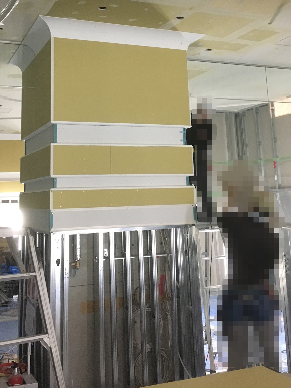 役物柱型LGS組及びPB貼